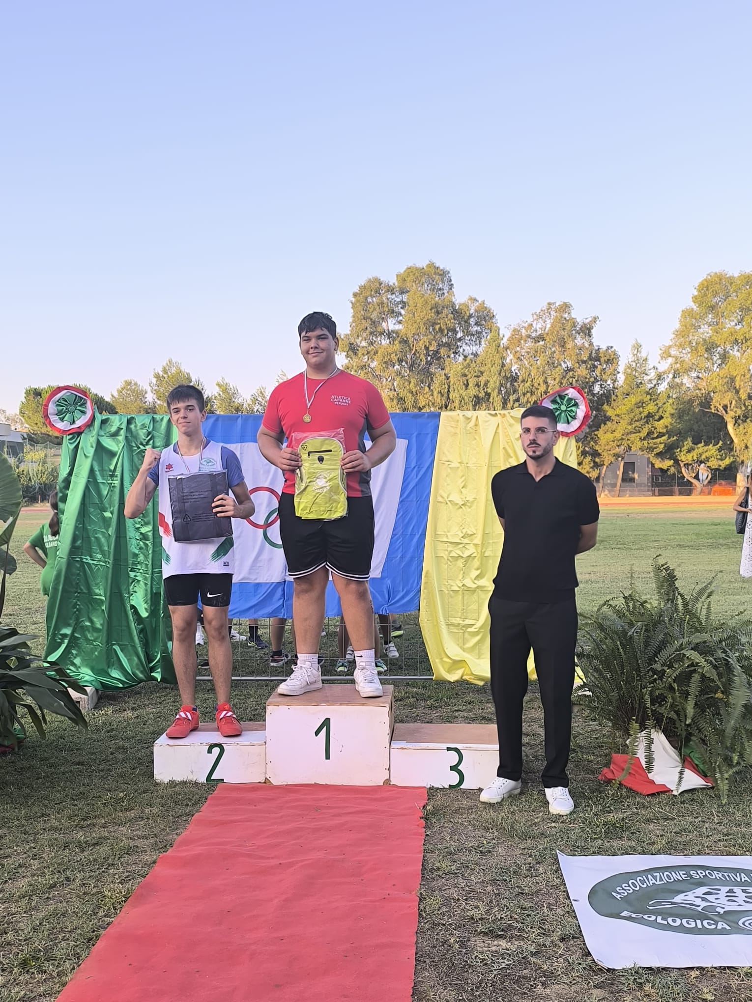 Edoardo Ricci sul gradino più alto a Giulianova.