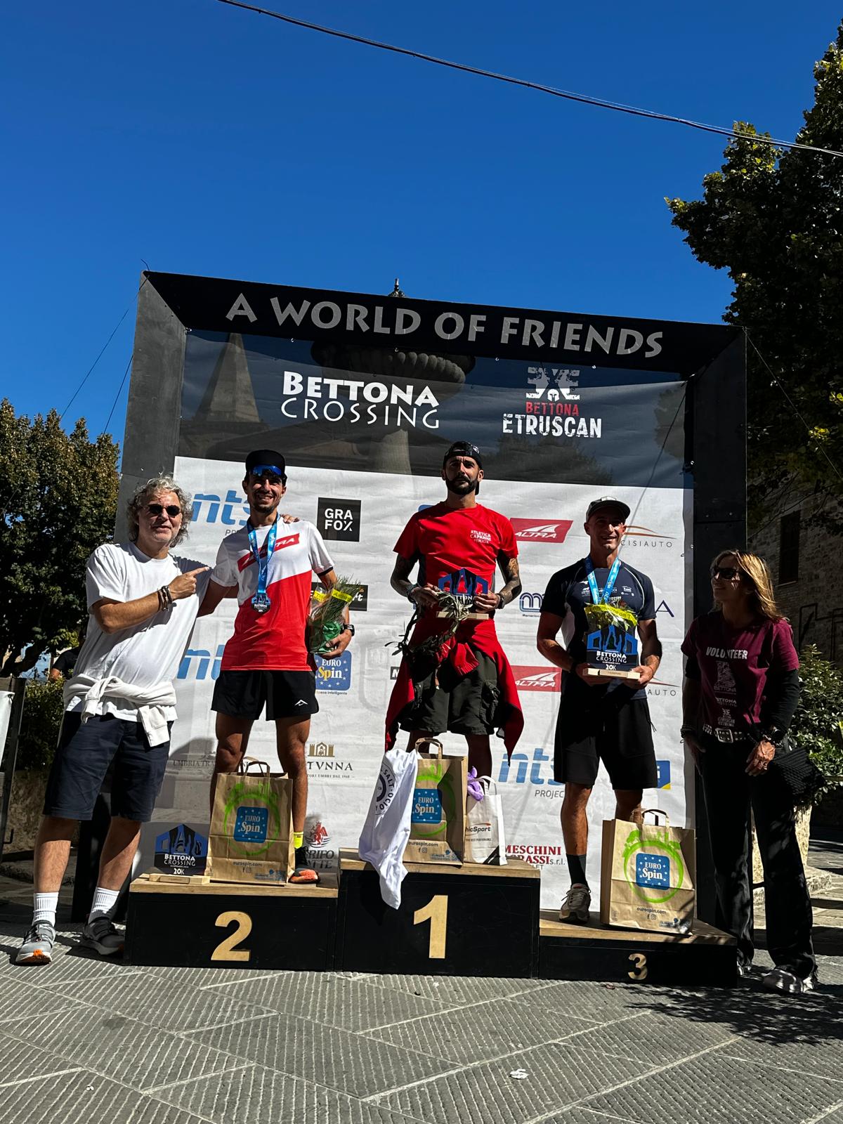 Alessandro Mezzetti sul podio a Bettona